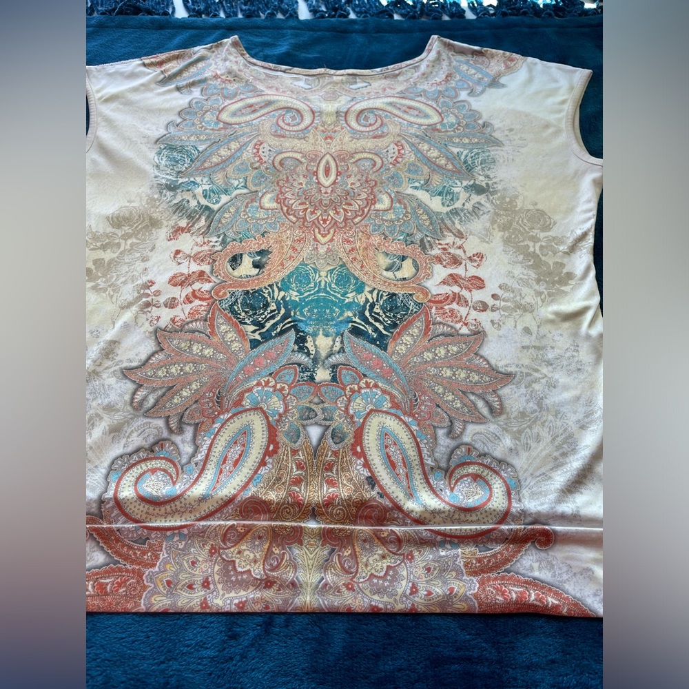 Reba Lace Front Top - Picture 4 of 5